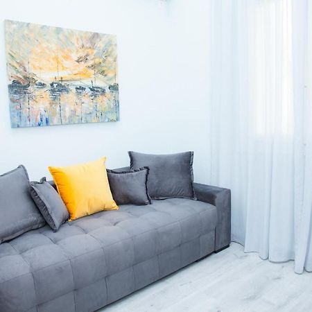 Sunny And Minimal Apt In Glyfada With 3 Bdrm Atenas Exterior foto