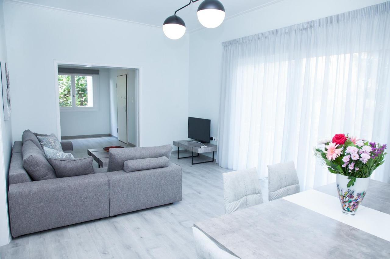 Sunny And Minimal Apt In Glyfada With 3 Bdrm Atenas Exterior foto